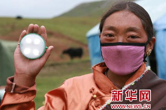 （社会）（1）清洁能源照亮玉树 金太阳工程再见成效
