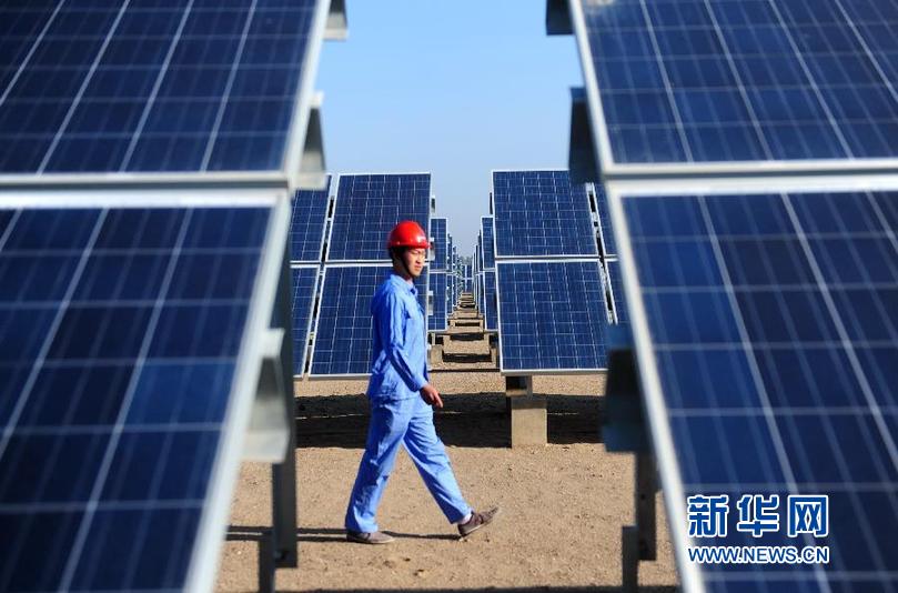 （新华网）（2）荒漠戈壁变成&ldquo;光电城&rdquo;