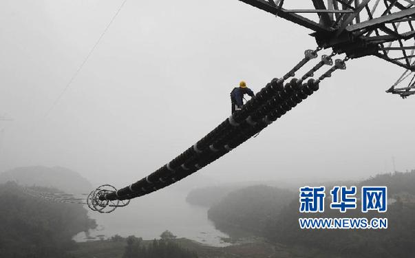 #（经济）（1）锦屏-苏南±800千伏特高压输电工程加紧建设施工