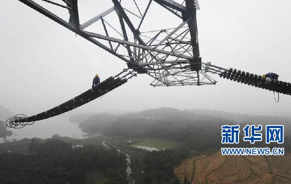 #（经济）（4）锦屏-苏南±800千伏特高压输电工程加紧建设施工
