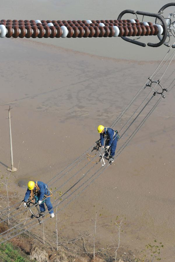 #(社会)(5)向家坝至上海±800千伏高压直流输电线路冬季检修进入尾声