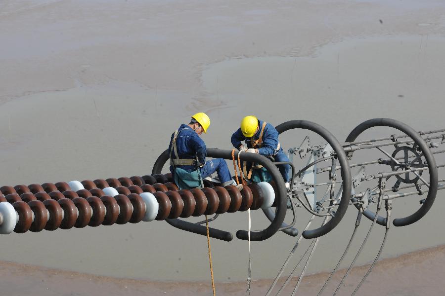 #(社会)(1)向家坝至上海±800千伏高压直流输电线路冬季检修进入尾声