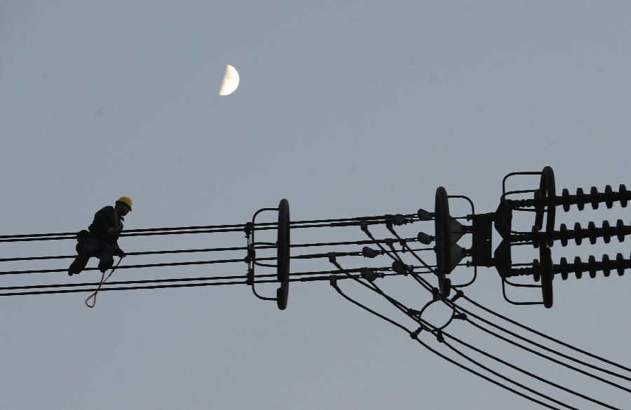 #(社会)(4)向家坝至上海±800千伏高压直流输电线路冬季检修进入尾声