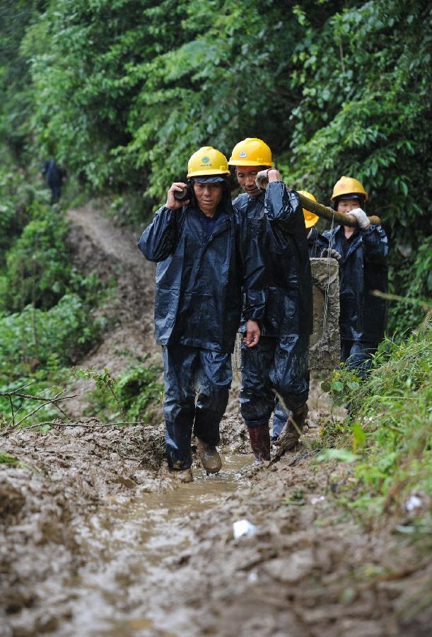 （走基层 听民声）（2）湖南平江：奋战在洪灾一线的电力卫士