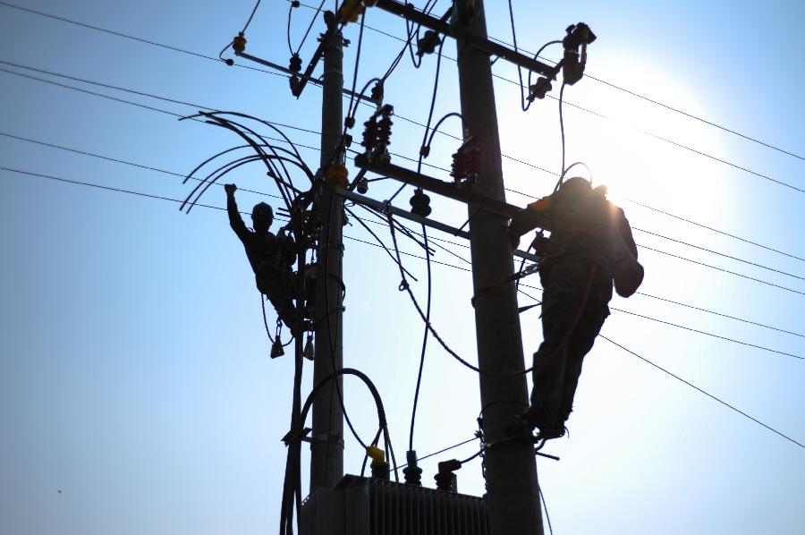 （走基层·迎接“十八大”）（3）安徽：电力部门攻坚解决农村用电难
