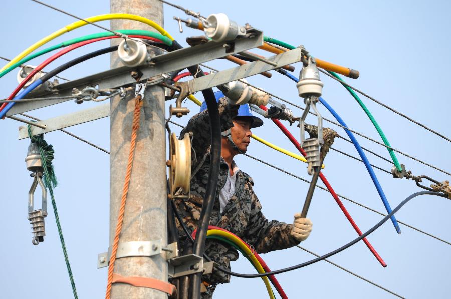 （走基层·迎接“十八大”）（2）安徽：电力部门攻坚解决农村用电难