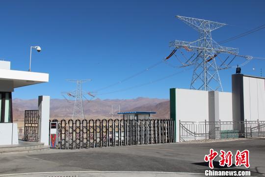 青藏联网电力“天路”与环保同行
