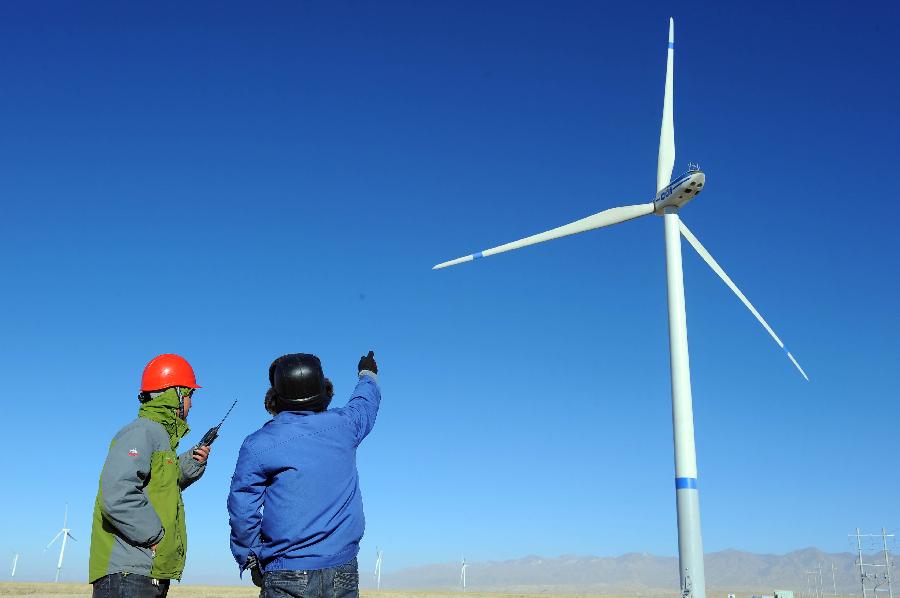 （经济）青海在建规模最大风电场工程首台风机一次并网成功