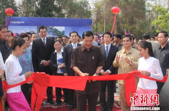 中国援建柬埔寨水电项目投产促进双边能源领域合作