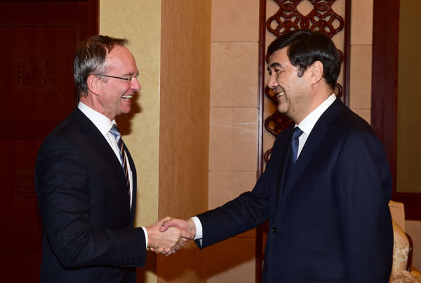 努尔白克力会见荷兰经济大臣---国家能源局