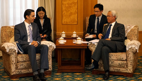 张玉清会见美国国务院能源资源局局长