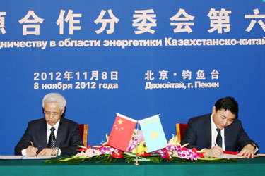 张玉清与阿克楚拉科夫主持中哈能源合作分委会第六次会议