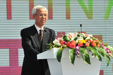 张玉清出席中国国际太阳能竞赛开幕式