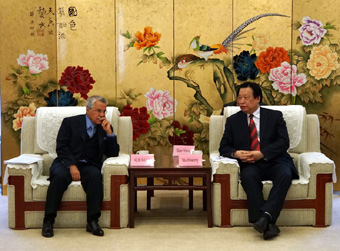 吴新雄会见沙特石油矿产资源部部长