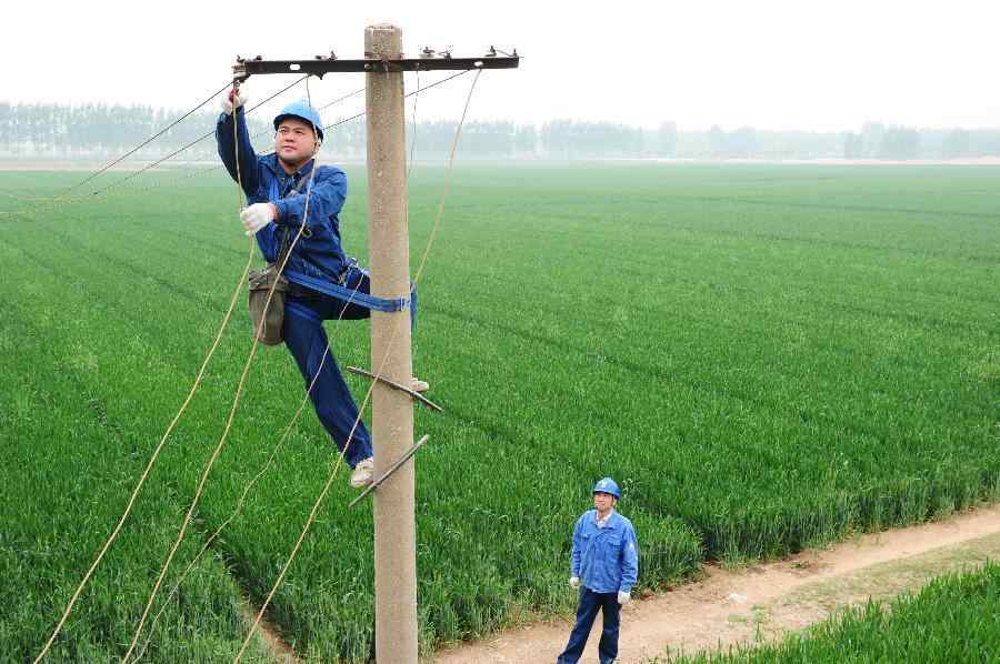 山东宁阳加大抗旱保电力度