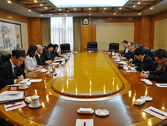 张玉清会见英国外交和联邦事务部副部长