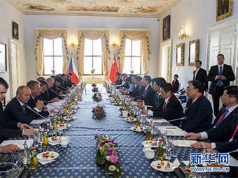 吴新雄陪同张高丽副总理出席第二次中国—中东欧国家地方领导人会议