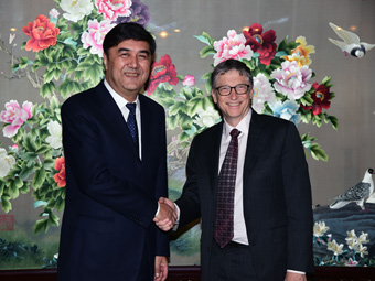 努尔·白克力会见美国泰拉能源公司创始人兼董事长