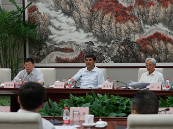 努尔•白克力赴中石油、中石化、中海油调研