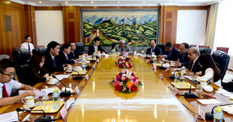 努尔·白克力会见巴基斯坦旁遮普省首席部长