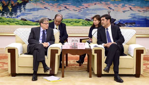 努尔·白克力会见美国泰拉能源公司董事长