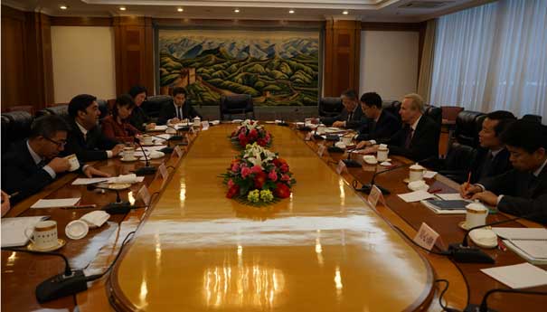 努尔·白克力会见英国石油集团首席执行官