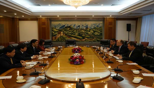 努尔•白克力会见博地能源公司战略与发展总裁