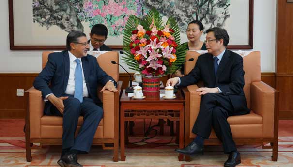 刘琦会见国际可再生能源署总干事