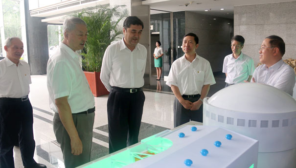 努尔·白克力赴中国核工业建设集团公司调研