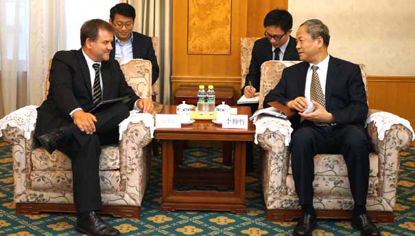 李仰哲会见美国能源基金会首席执行官