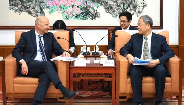 李仰哲会见芬兰经济和就业部常务秘书