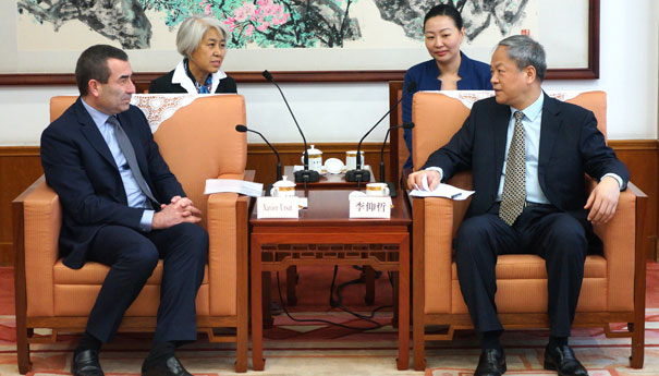 李仰哲会见法国电力集团高级执行副总裁