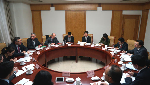 王晓林会见道达尔集团董事长