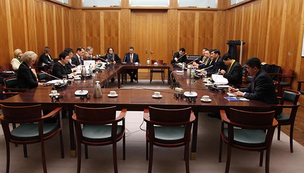 努尔·白克力会见德国联邦经济事务和能源部部长