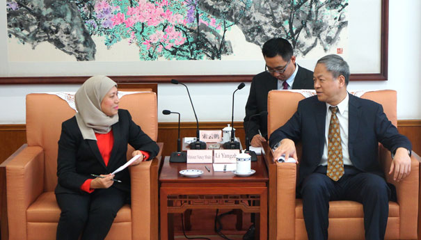 李仰哲会见马来西亚总理府部长