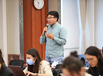 记者提问